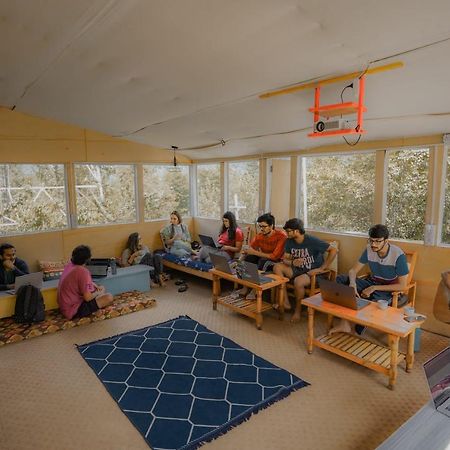 Mars Monkey Hostel & Cafe มะนาลี ภายนอก รูปภาพ