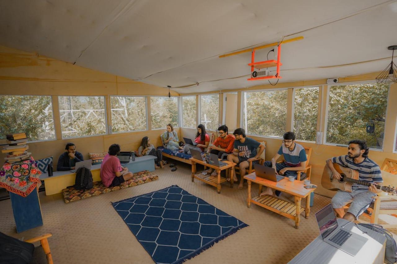 Mars Monkey Hostel & Cafe มะนาลี ภายนอก รูปภาพ