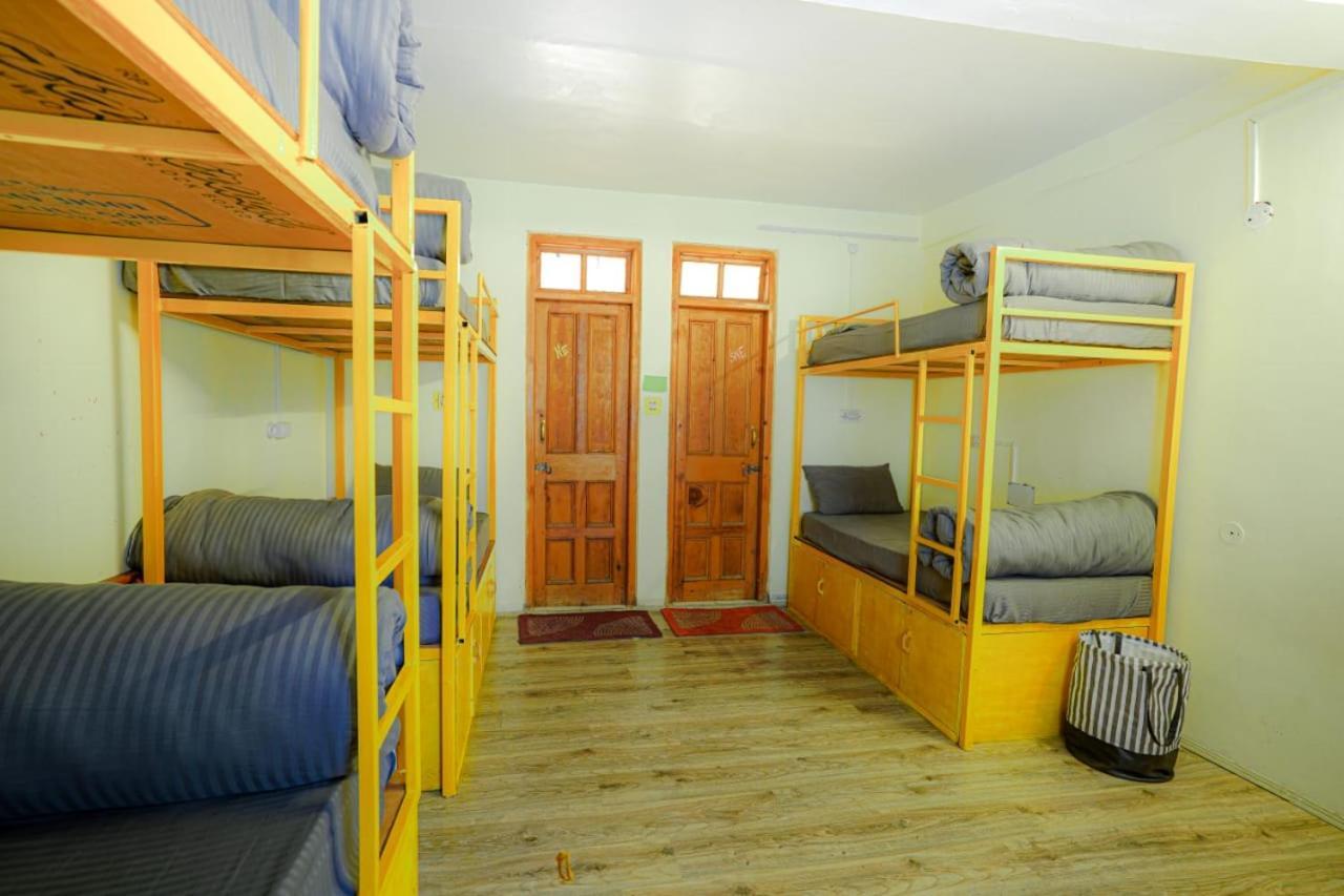 Mars Monkey Hostel & Cafe มะนาลี ภายนอก รูปภาพ