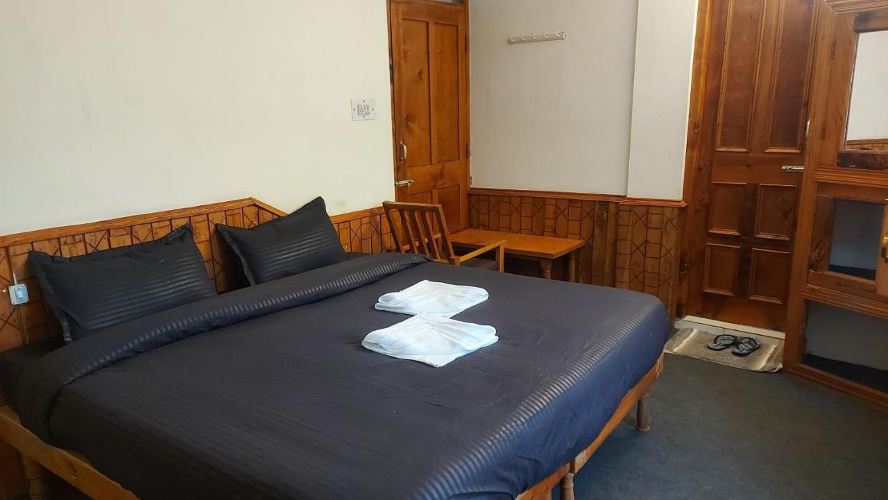 Mars Monkey Hostel & Cafe มะนาลี ภายนอก รูปภาพ